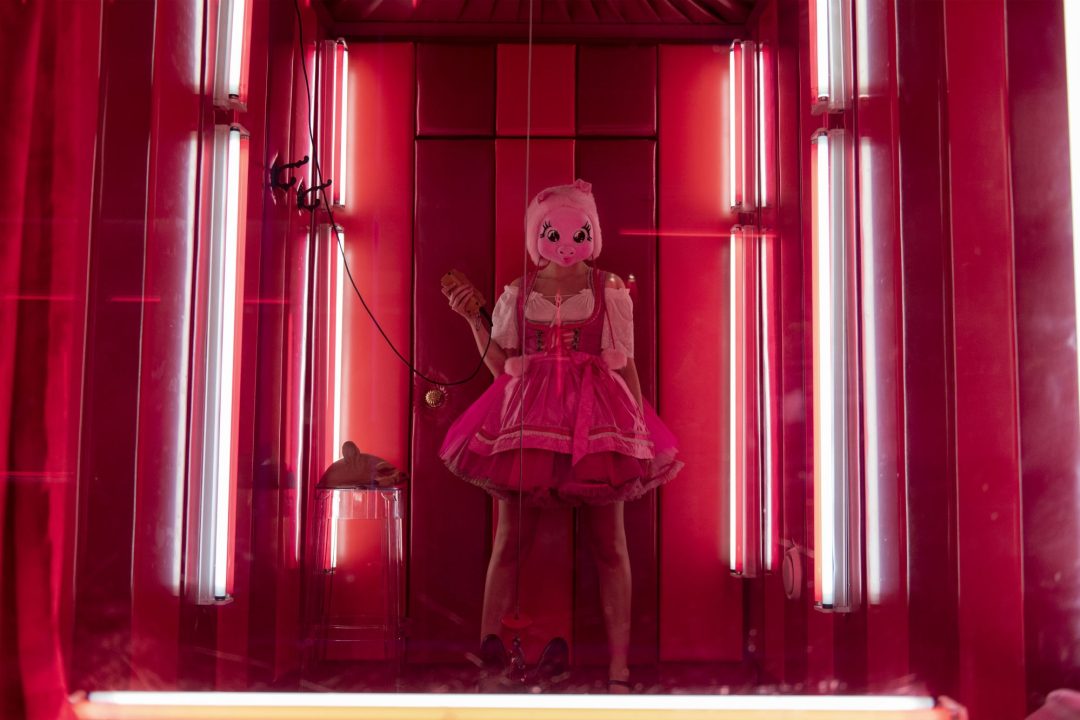 killing-eve-pig-mask-murder-scene-recap-interview